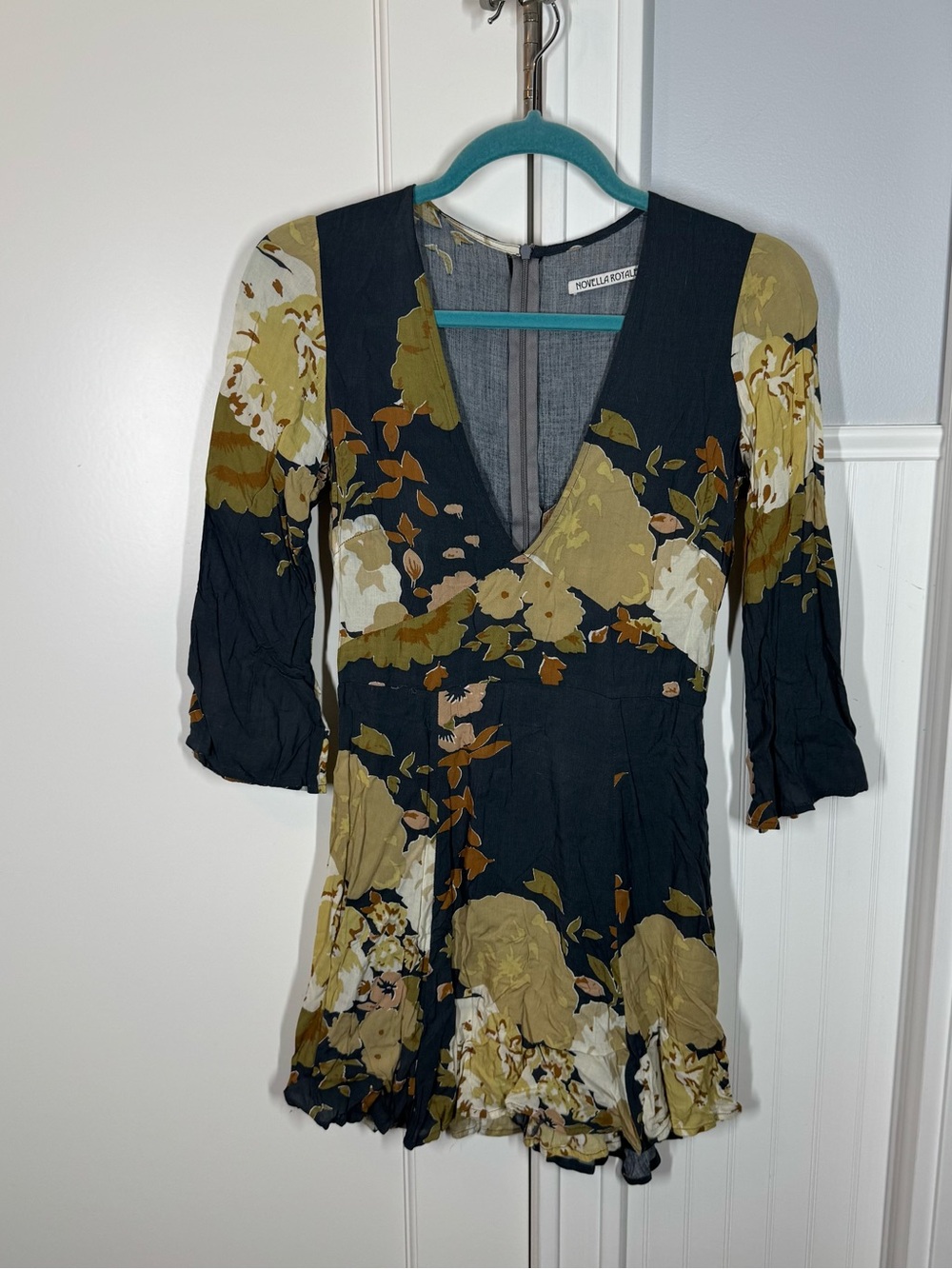 Novella Royale long sleeve floral mini dress deep V-neckline gardener pattern xs